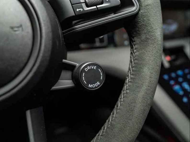 2025 Porsche Taycan Base - Photo 19