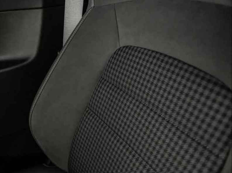 2025 Porsche Taycan Base - Photo 22