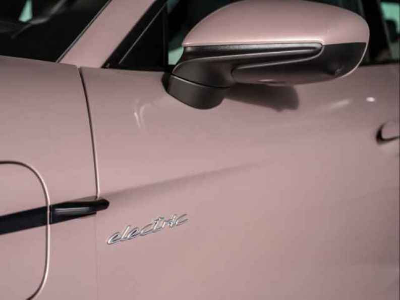 2025 Porsche Taycan Base - Photo 16