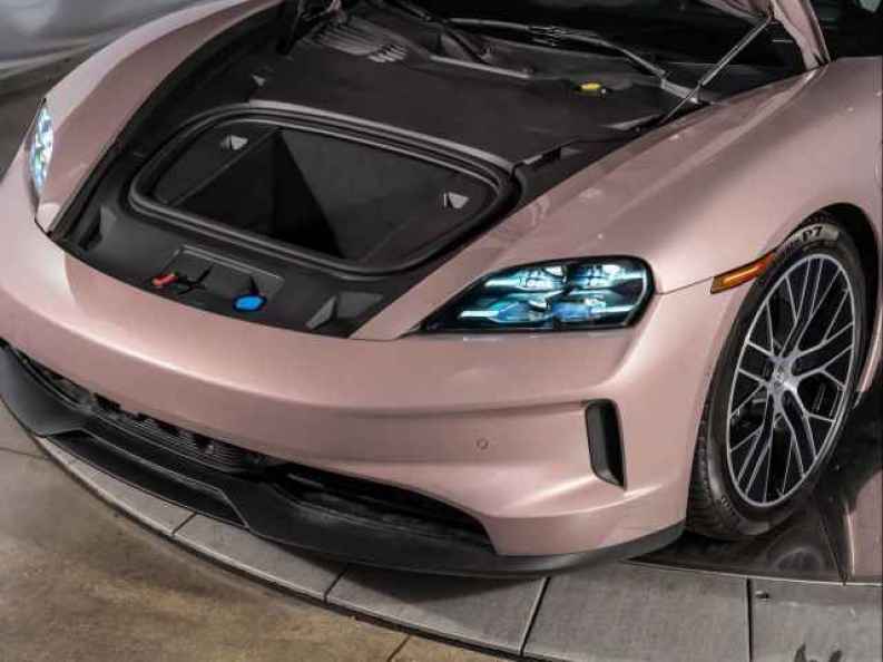 2025 Porsche Taycan Base - Photo 17