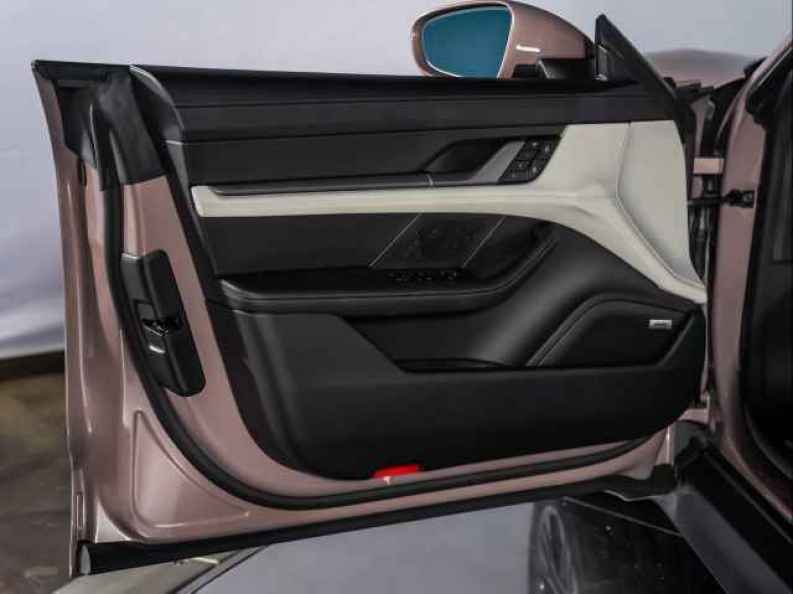 2025 Porsche Taycan Base - Photo 24