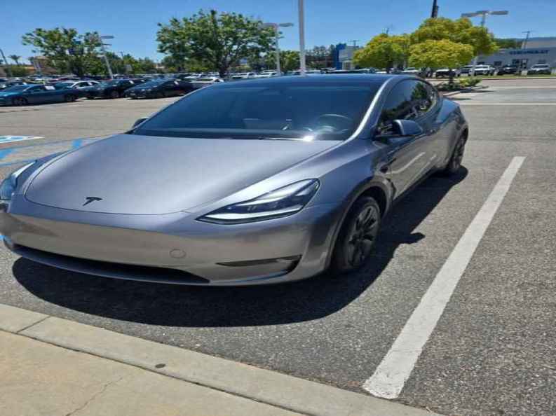 2025 Tesla Model Y Long Range Rear Wheel Drive's photo
