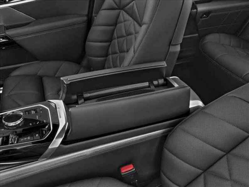 2026 BMW 7 Series 740i - Photo 10