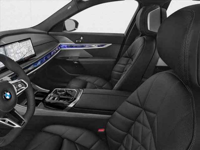 2026 BMW 7 Series 740i - Photo 6