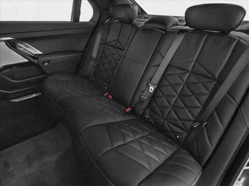 2026 BMW 7 Series 740i - Photo 9