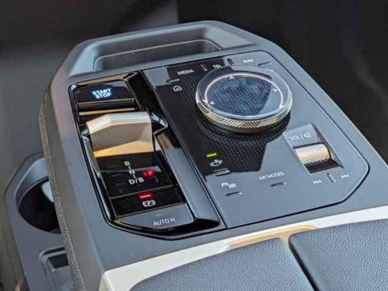 2026 BMW iX 60 - Photo 12