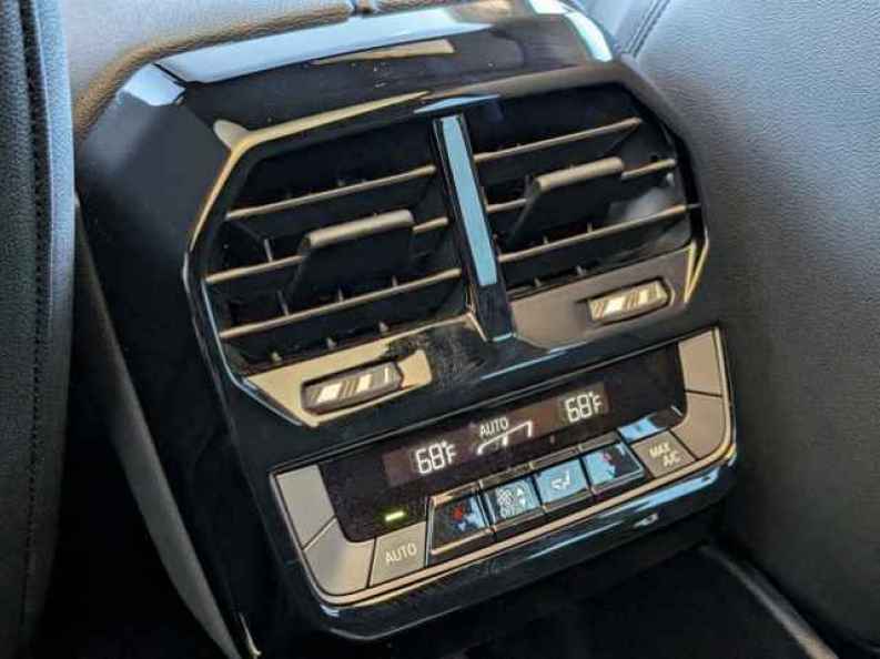 2026 BMW iX 60 - Photo 18