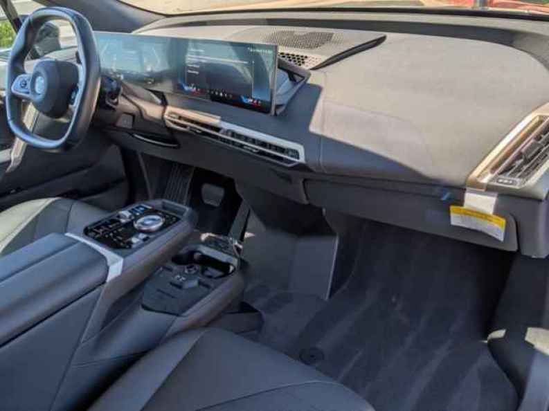 2026 BMW iX 60 - Photo 24