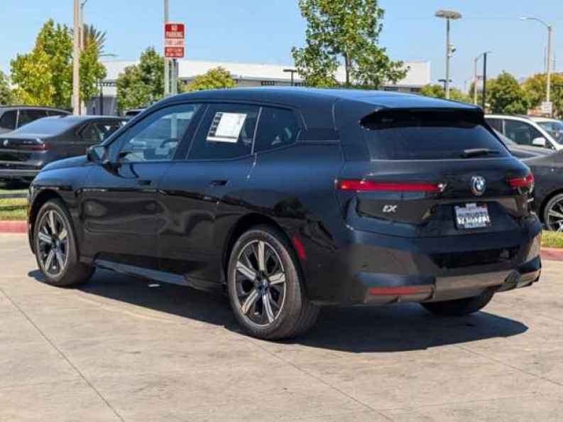 2026 BMW iX 60 - Photo 8