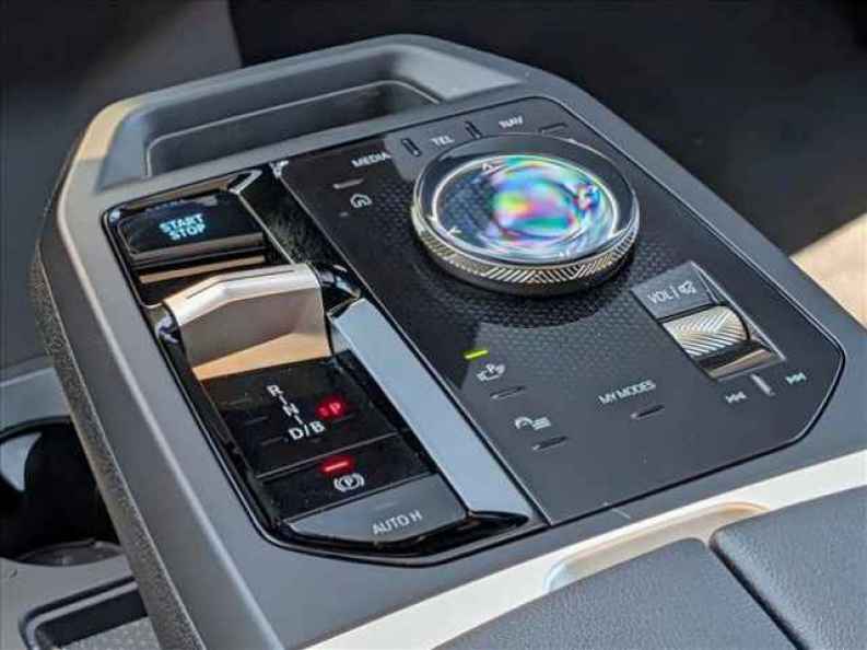 2026 BMW iX 60 - Photo 12