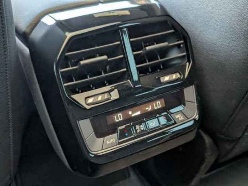 2026 BMW iX 60 - Photo 18