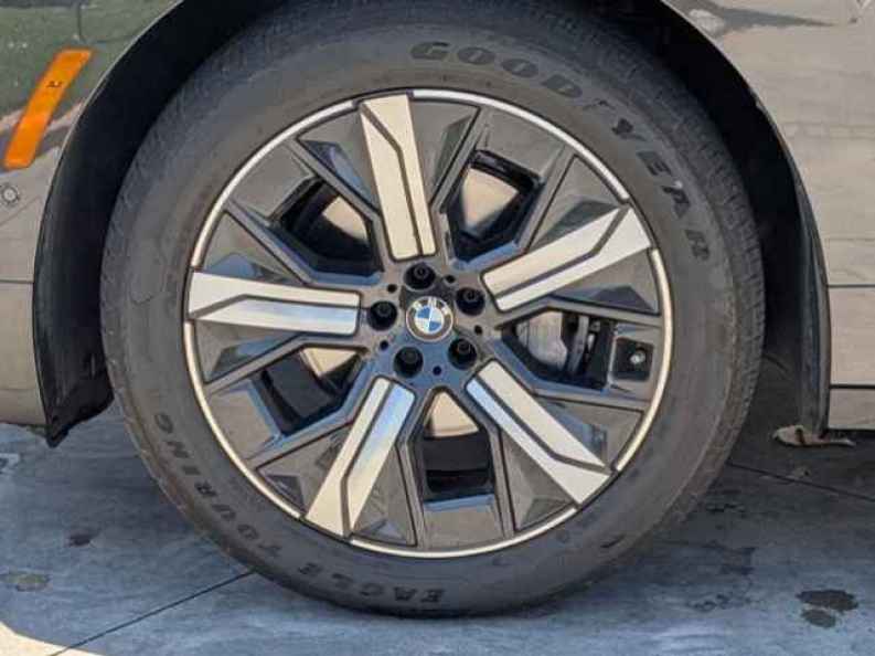 2026 BMW iX 60 - Photo 26