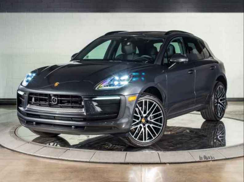 2026 Porsche Macan -'s photo