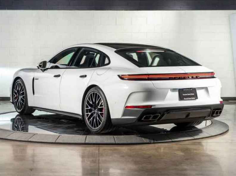 2026 Porsche Panamera Turbo E-Hybrid - Photo 3