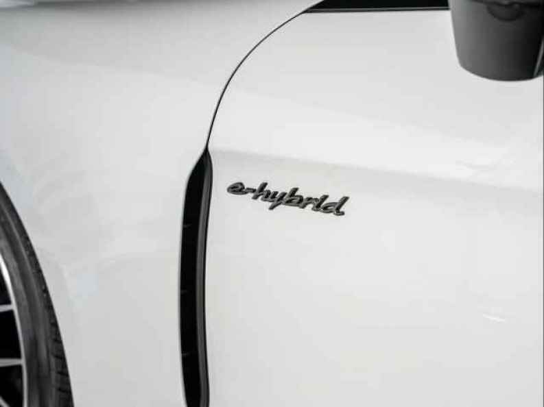 2026 Porsche Panamera Turbo E-Hybrid - Photo 32