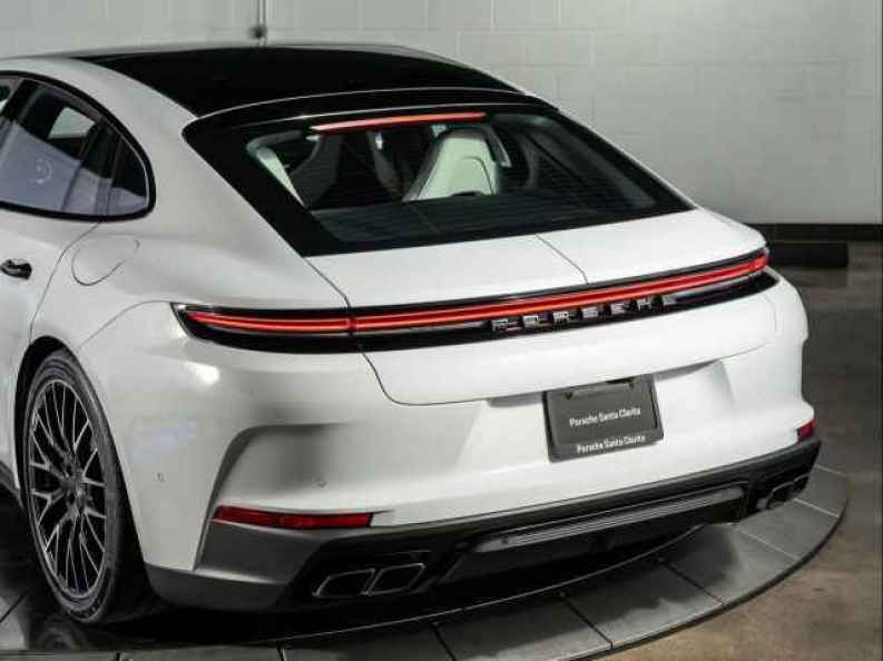 2026 Porsche Panamera Turbo E-Hybrid - Photo 33