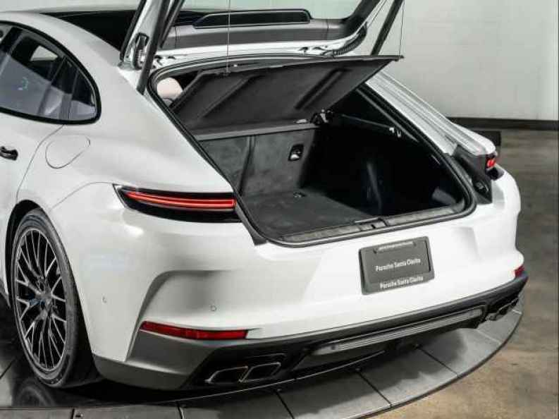 2026 Porsche Panamera Turbo E-Hybrid - Photo 35
