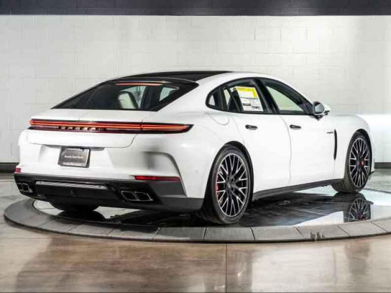 2026 Porsche Panamera Turbo E-Hybrid - Photo 9