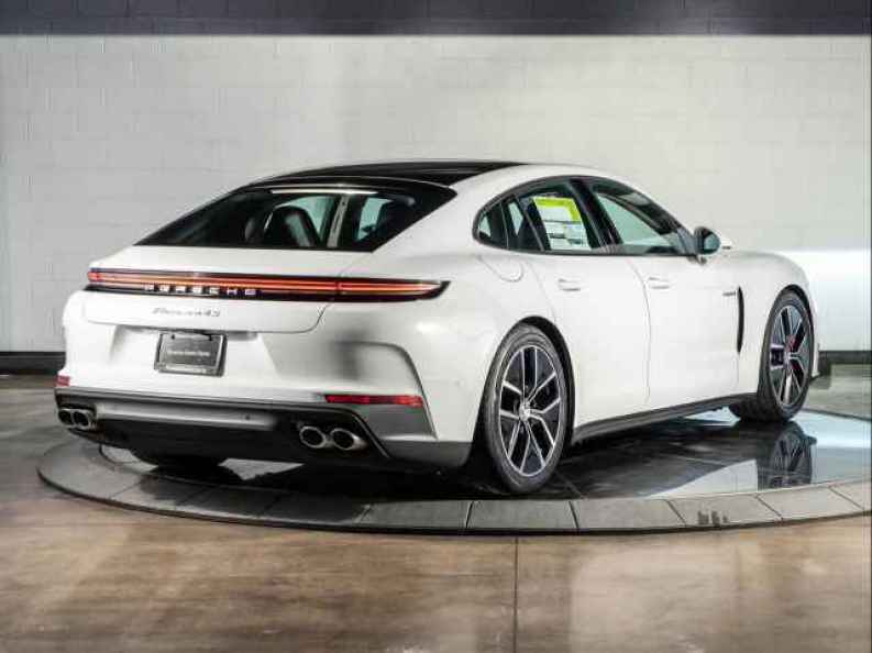 2026 Porsche Panamera S - Photo 9
