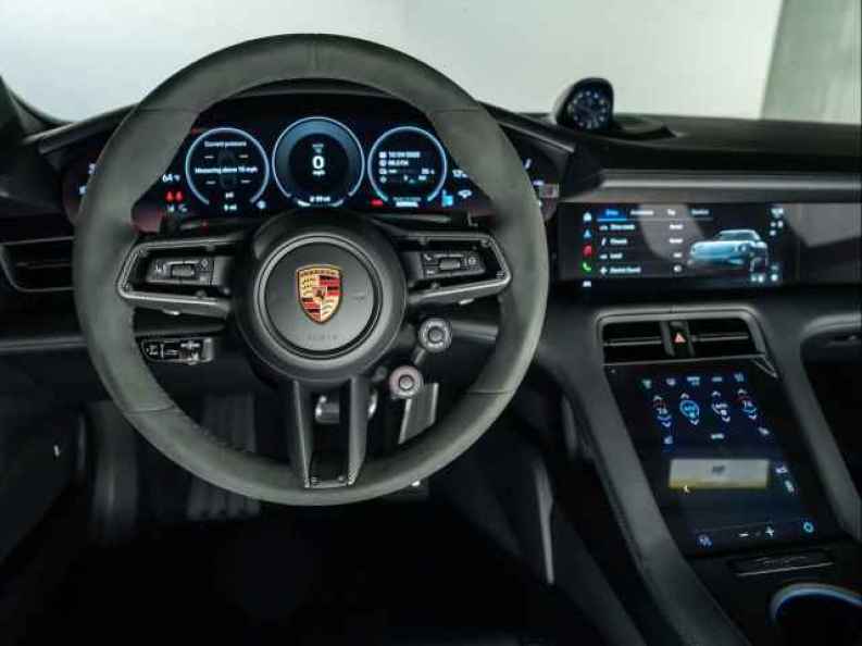 2026 Porsche Taycan GTS - Photo 17