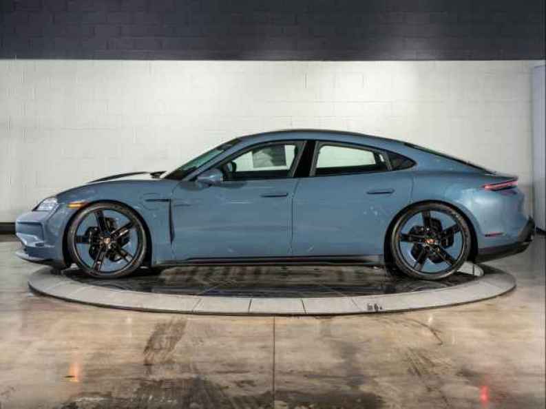 2026 Porsche Taycan GTS - Photo 2