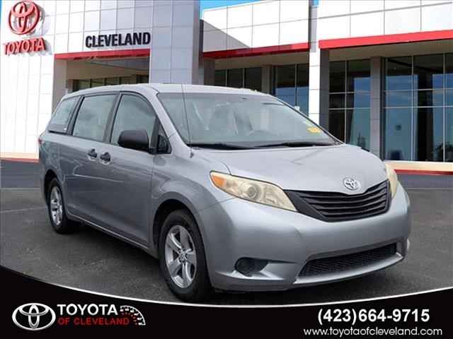 2022 Toyota Sienna XLE FWD 7-Passenger, D260554D, Photo 1