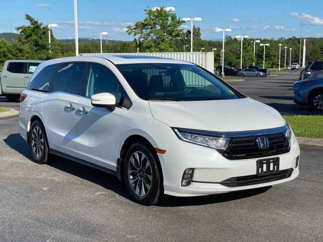 2017 Toyota Sienna LE 8-Passenger 4-door Mini-Van, 250452C, Photo 1