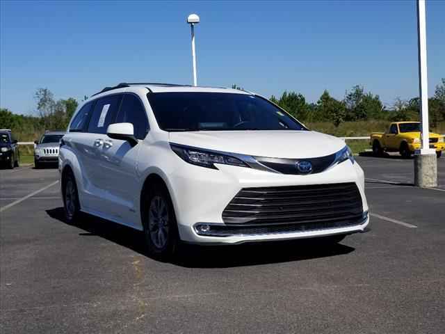 2022 Toyota Sienna XLE 7-Passenger 4-door Mini-Van, 240921A, Photo 1