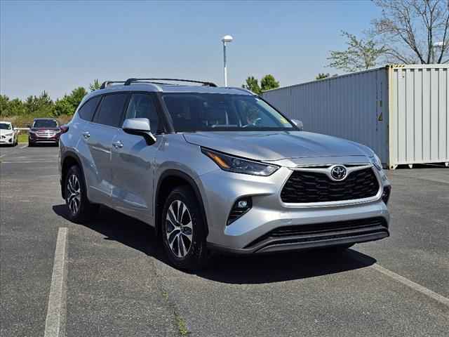 2022 Toyota Corolla Cross AWD XLE 4-door Crossover, B011747, Photo 1