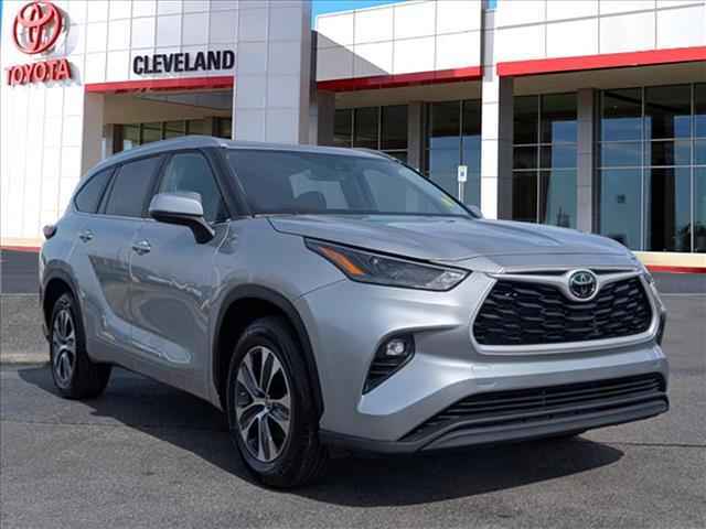 2024 Toyota Corolla Cross XLE 4-door Crossover, B075960, Photo 1