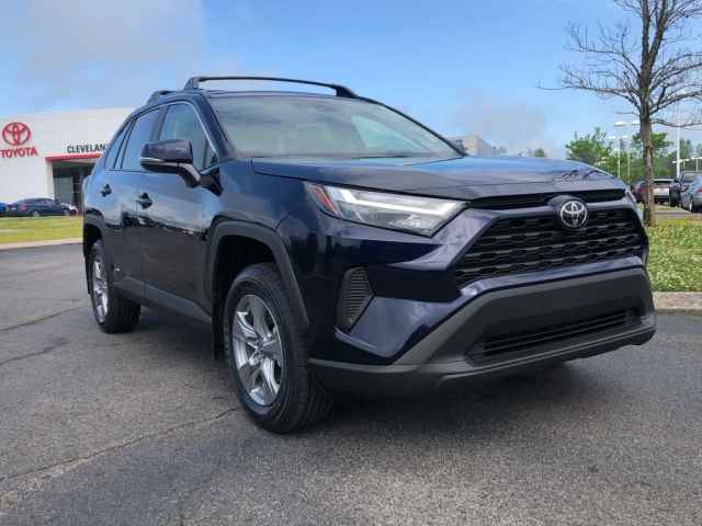 2025 Toyota RAV4 AWD XLE 4-door SUV, 250465, Photo 1