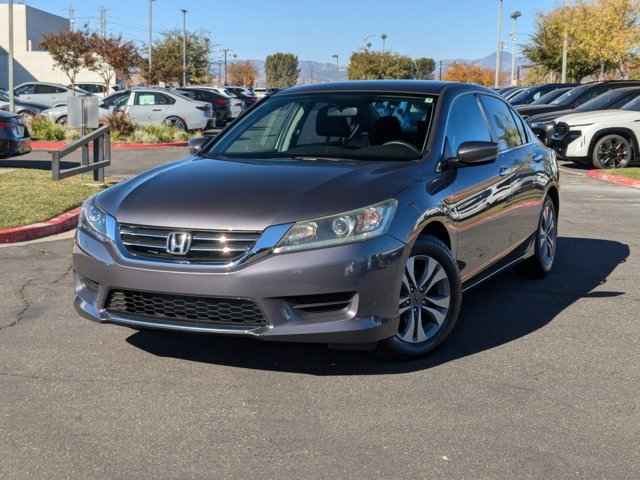 2016 Toyota Camry 4-door Sedan I4 Auto XLE, GU544282, Photo 1