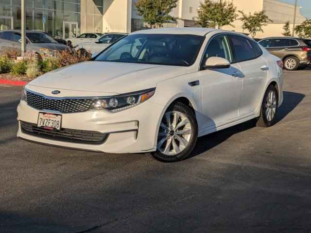 2015 Toyota Camry 4-door Sedan I4 Auto XLE, FU059598, Photo 1