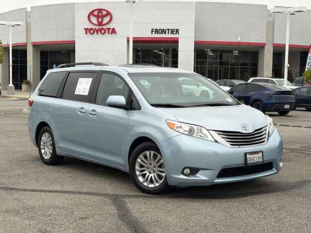 2026 Toyota Sienna XLE FWD 7-Passenger, TS330158, Photo 1