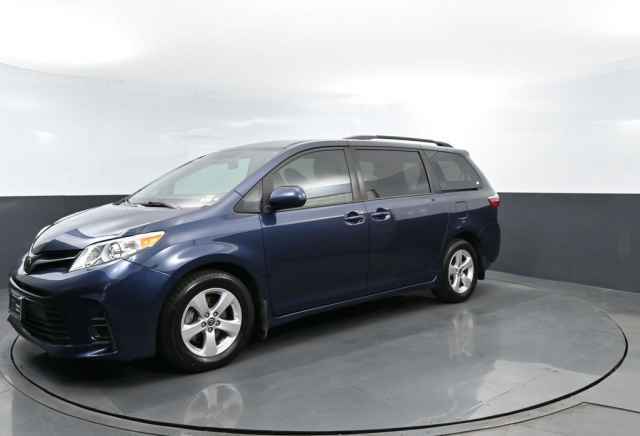2023 Chrysler Voyager LX FWD, 17041R, Photo 1