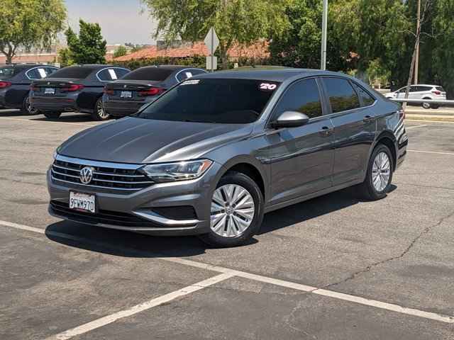 2015 Toyota Camry 4-door Sedan I4 Auto XLE, FU059598, Photo 1