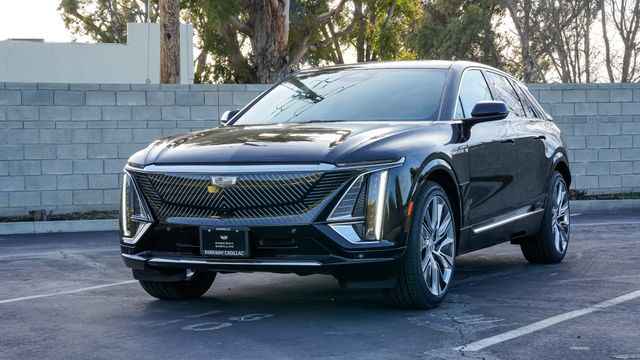 2024 Cadillac Lyriq 4-door Luxury w/1SE, 124398, Photo 1