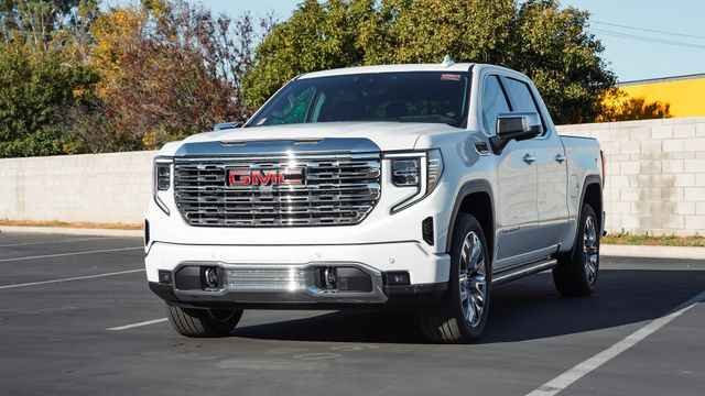 2024 Gmc Sierra 2500hd 4WD Crew Cab 159" AT4, 125054, Photo 1