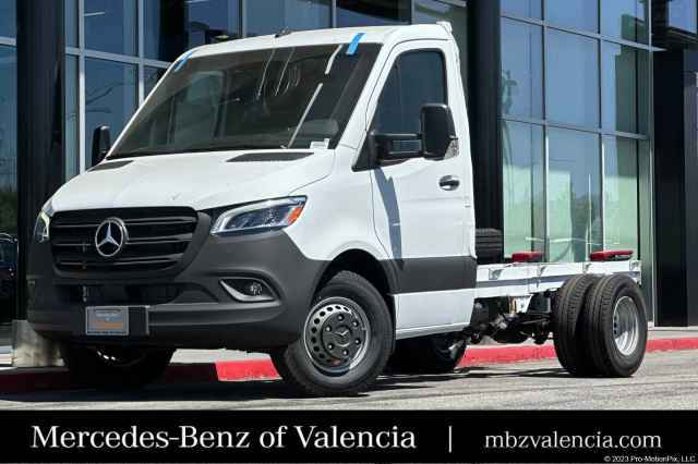 2024 Mercedes-Benz Sprinter Cab Chassis 3500XD Standard Roof I4 Diesel HO 144" AWD, 4N4225, Photo 1