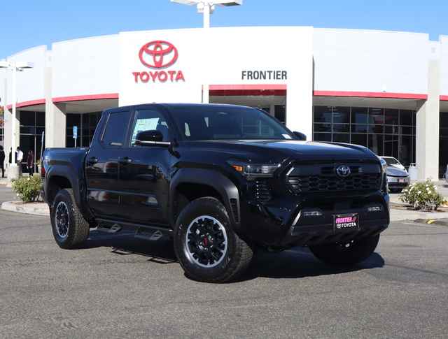 2024 Toyota Tacoma 4WD SR5 Double Cab 5' Bed AT, RM085670, Photo 1