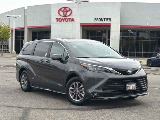 2026 Toyota Sienna LE FWD 8-Passenger, TS306629, Photo 1