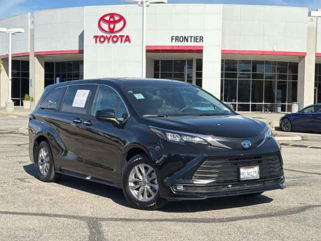 2026 Toyota Sienna LE FWD 8-Passenger, TS306629, Photo 1