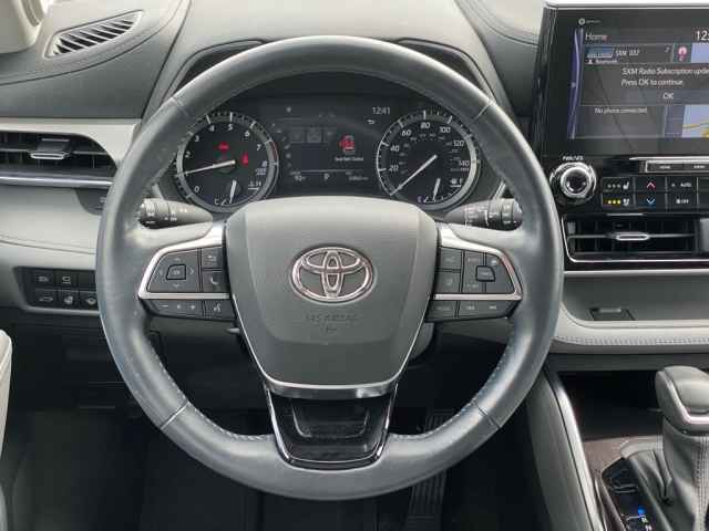 used 2021 Toyota Highlander car, priced at $39,758