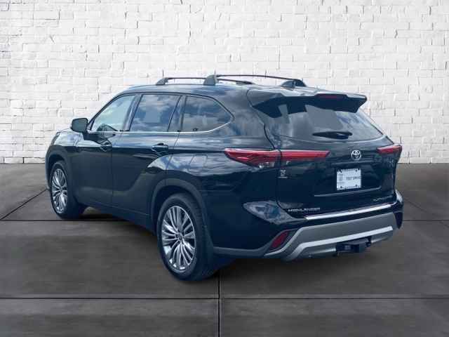 used 2021 Toyota Highlander car, priced at $39,758