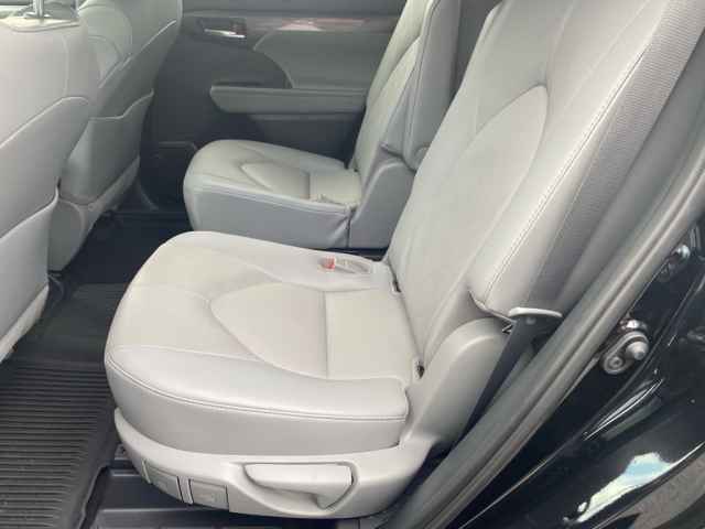 used 2021 Toyota Highlander car, priced at $39,758