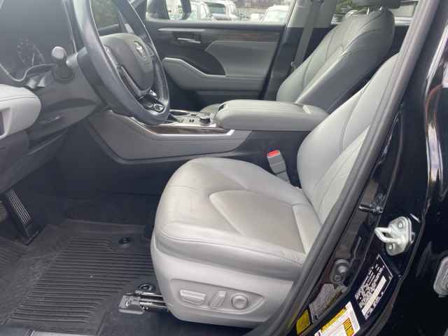 used 2021 Toyota Highlander car, priced at $39,758
