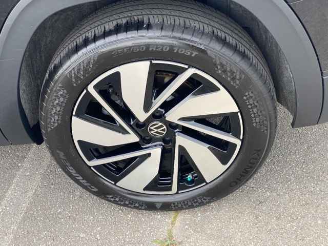 used 2024 Volkswagen Atlas car, priced at $34,995