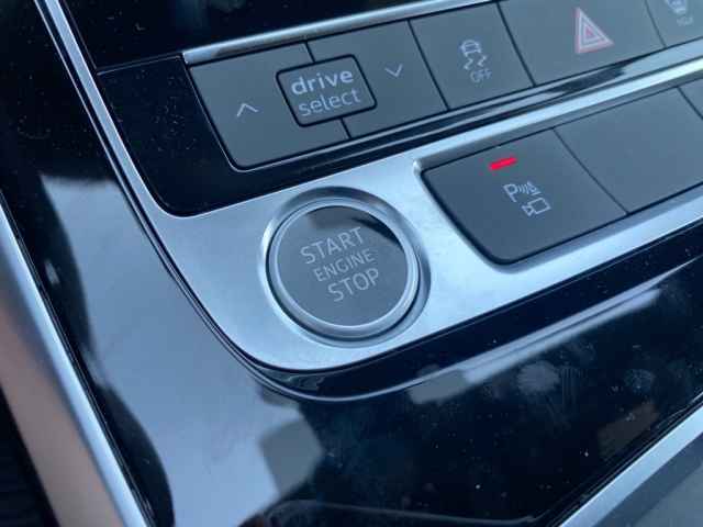new 2025 Audi Q7 car, priced at $77,605