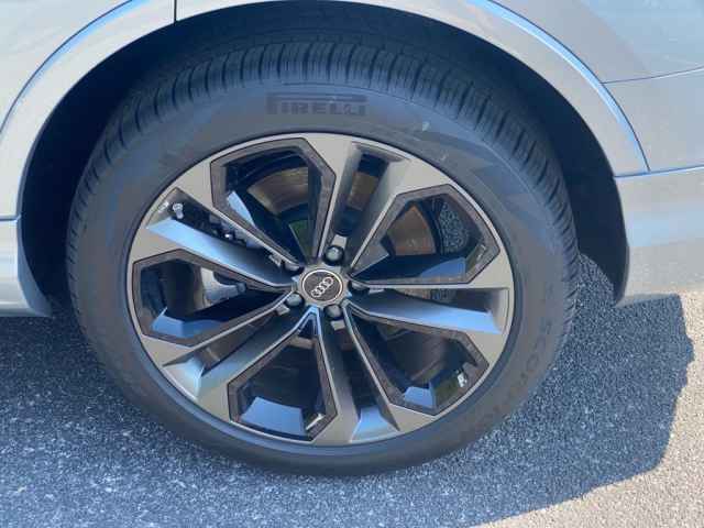new 2025 Audi Q7 car, priced at $77,605
