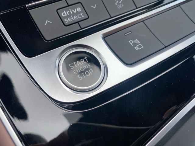 new 2025 Audi Q7 car, priced at $76,560